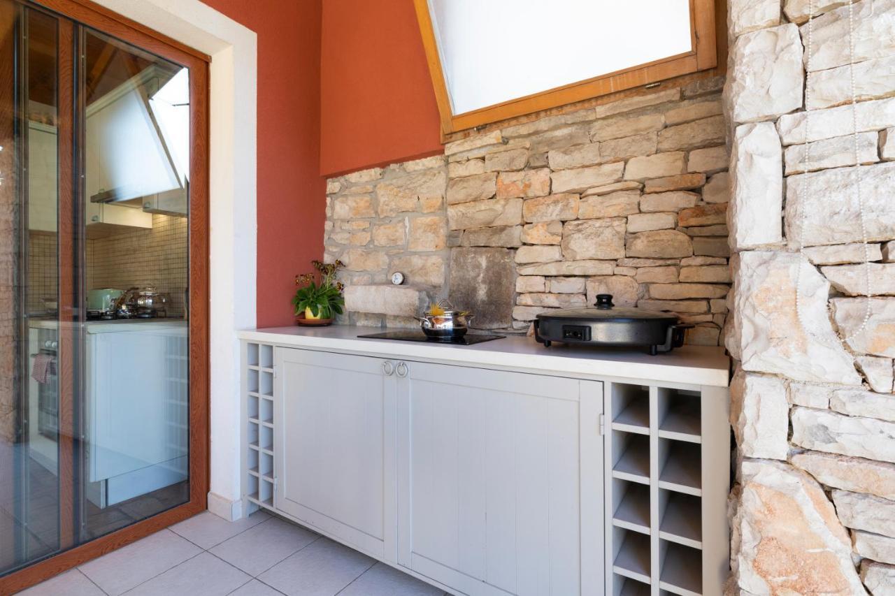 Poiai Stonehouse With Jacuzzi Villa Peroj Kültér fotó