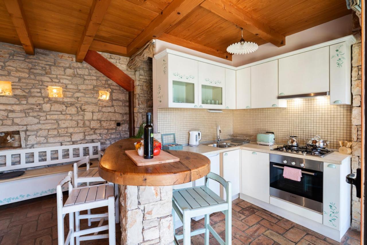 Poiai Stonehouse With Jacuzzi Villa Peroj Kültér fotó